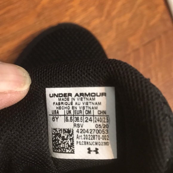 Black Under Armour Tennis shoes - Picture 5 of 5